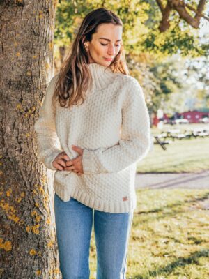 Skandinavischer Merinowolle-Pullover "Butterfly" Rollkragen Handgestrickt