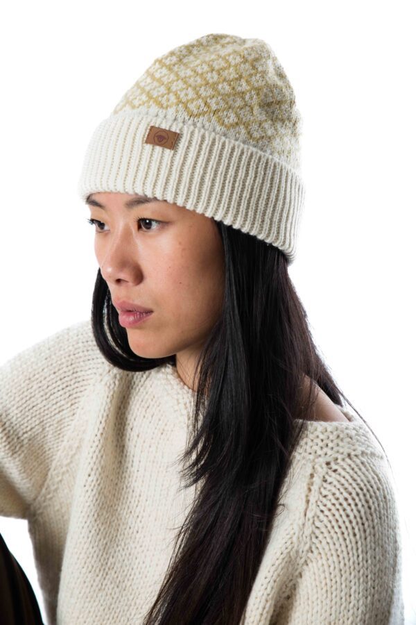 Skandinavische Wollstrickmütze mit Rautenmuster "Iris"