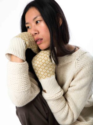 Skandinavische Wollstrickhandschuhe Iris Senfgelb Mustard