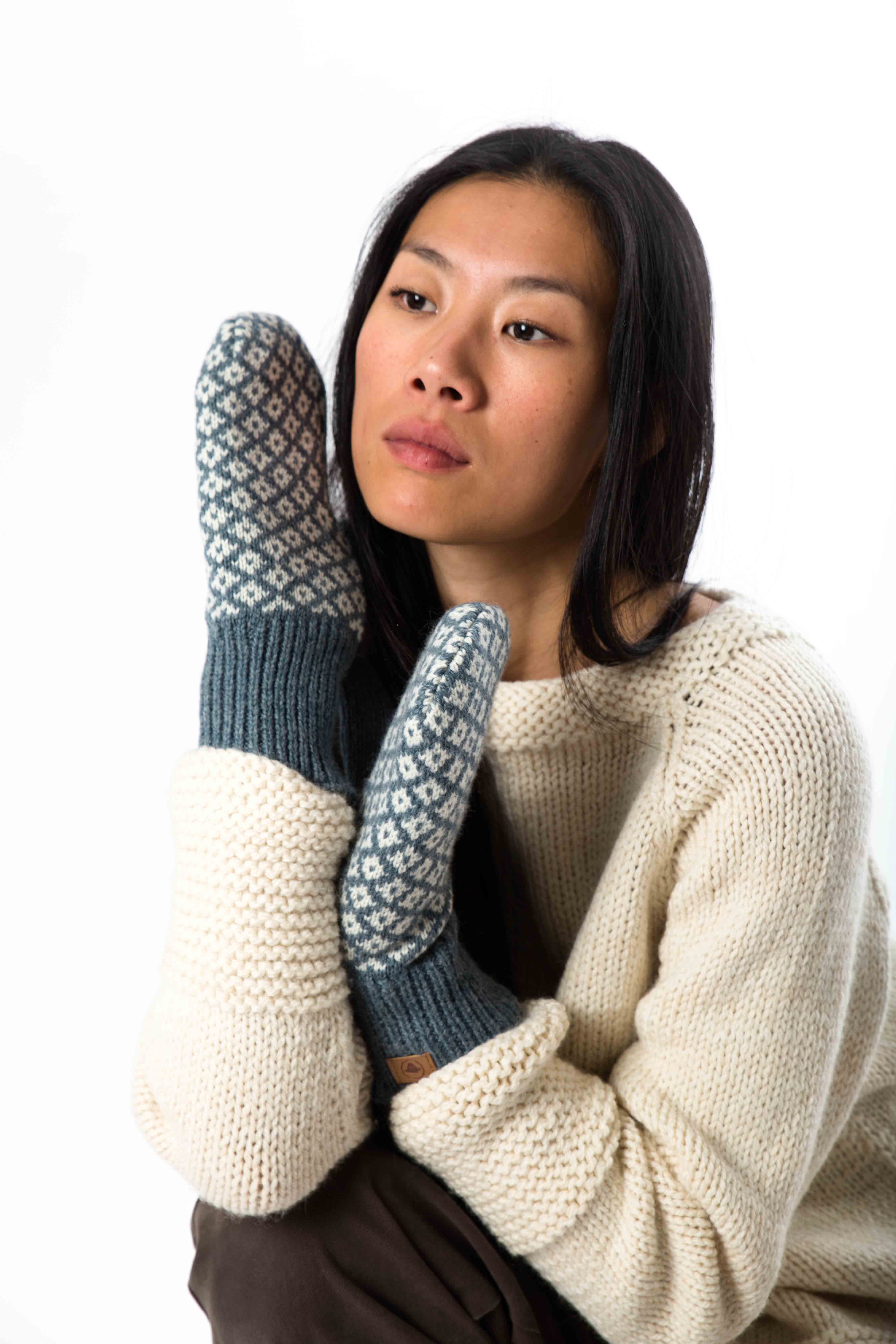 Skandinavische Wollstrickhandschuhe mit Rautenmuster "Iris" Merinowolle