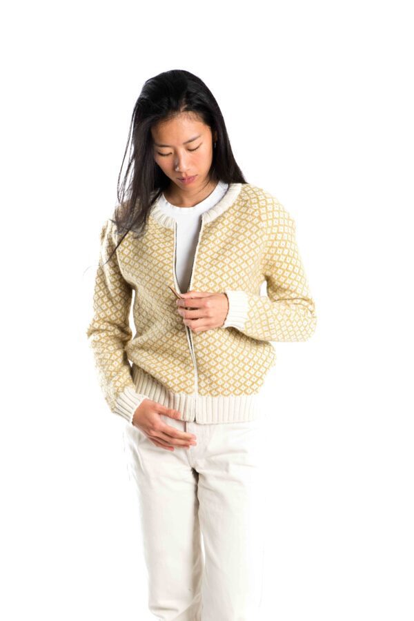 Skandinavische Wollstrickjacke mit Rautenmuster "Iris" Merinowolle