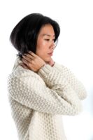 Skandinavischer Merinowolle-Pullover "Butterfly" Rollkragen Handgestrickt