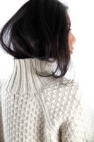 Skandinavischer Merinowolle-Pullover "Butterfly" Rollkragen Handgestrickt